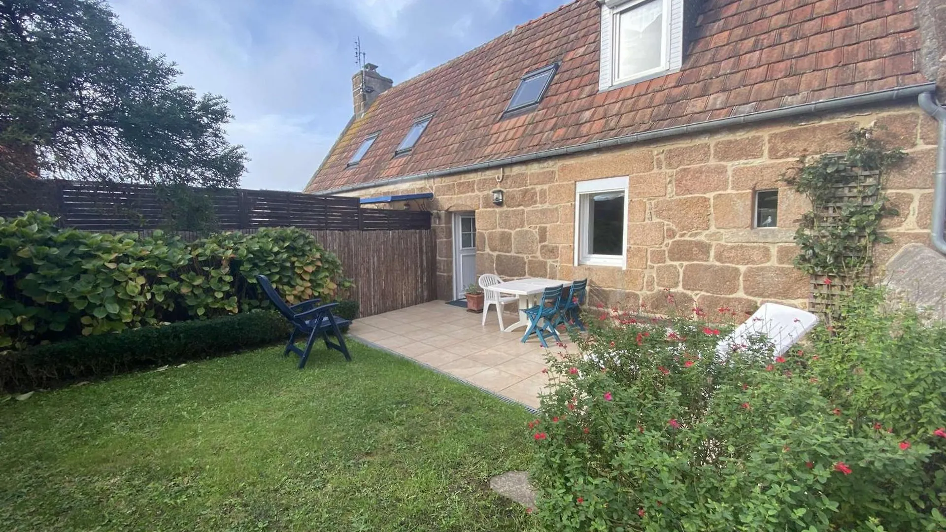 Semesterbostad Maison Bretonne A 200M De La Plage Saint-Guirec, Ploumanac'H, 2 Chambres, Jardin Ferme - Fr-1-368-124 Perros-Guirec